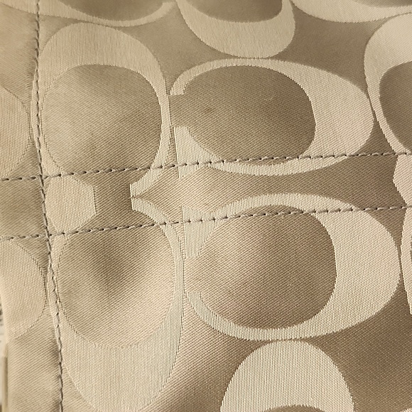 Coach silver leather and fabric handbag with an adjustable strap very good condi - Picture 4 of 7